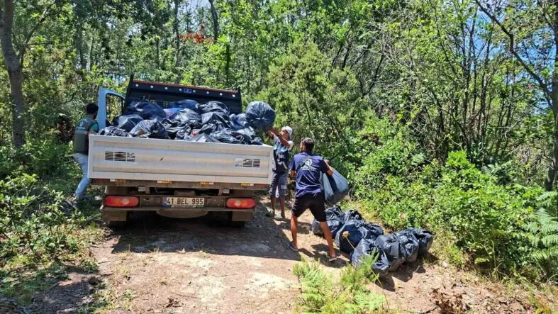 Kandıra sahillerinden 64 tır çöp toplandı (9) kopya