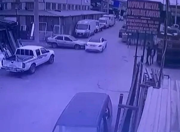 Aynı sokakta peş peşe kazalar kamerada