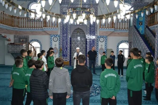 Gebze’de futbol ve manevi eğitim bir arada