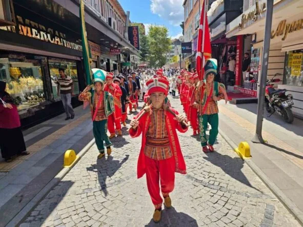 Geleneksel şölende 104 çocuk erkekliğe ilk adımını attı