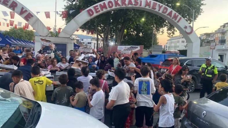 Kiraz kapabilmek için kıyasıya yarıştılar