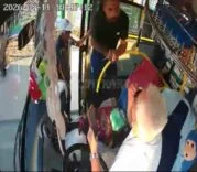 Kocaeli’de otobüs şoförünün zor anları kamerada: Böyle küfür ve tehdit etti