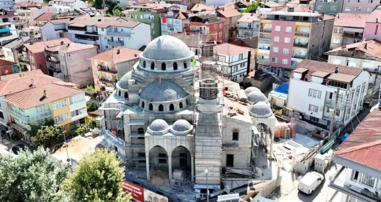 Kuruçeşme Merkez Cami gün sayıyor