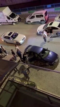 İzmit’te iki ayrı kavga kamerada: "Ben bunu dövebilir miyim" dedi, saldırdı
