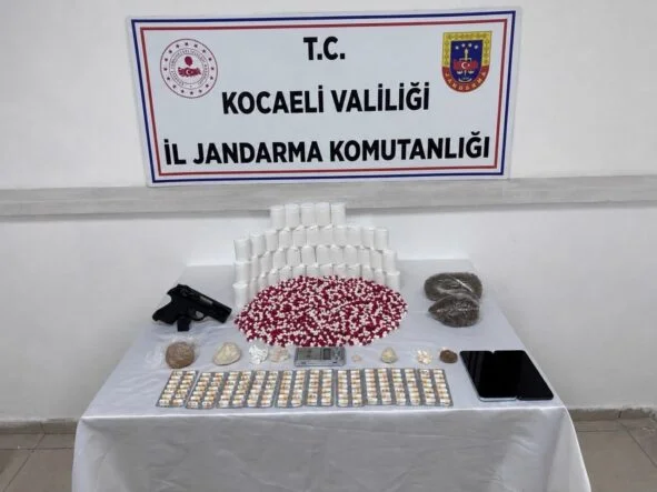 Jandarmadan torbacıya darbe: Gösterdiği her yerden uyuşturucu çıktı