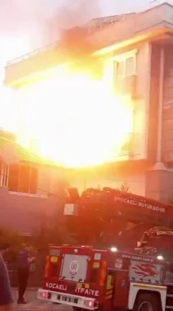Mutfakta yangın çıktı, doğalgaz bomba gibi patladı