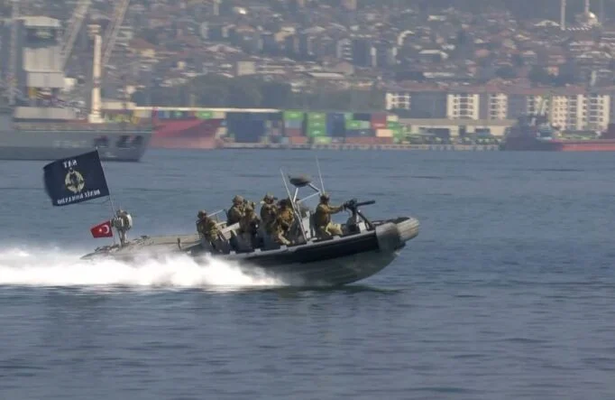 TEKNOFEST Mavi Vatan’da SAS ve SAT komandolarından nefes kesen gösteri