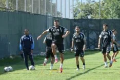 Florian Aye: "Takım ruhuyla hareket edip gol arayışında olan Florian göreceksiniz"