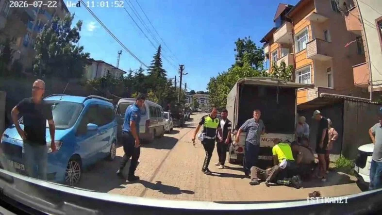 Kalp krizi geçiren 68 yaşındaki adamı polis hayata bağladı