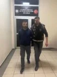 Kendisini polis olarak tanıtıp 3,5 milyon lira dolandırdı, kuyumcuda altın alırken yakalandı