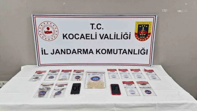 Kocaeli’de uyuşturucu operasyonu: Bin 12 uyuşturucu hap ele geçirildi