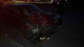 Virajı alamayan otobüs iki otomobile çarptı: Ölümle burun buruna geldiler